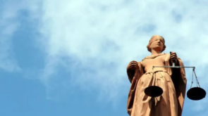 statue